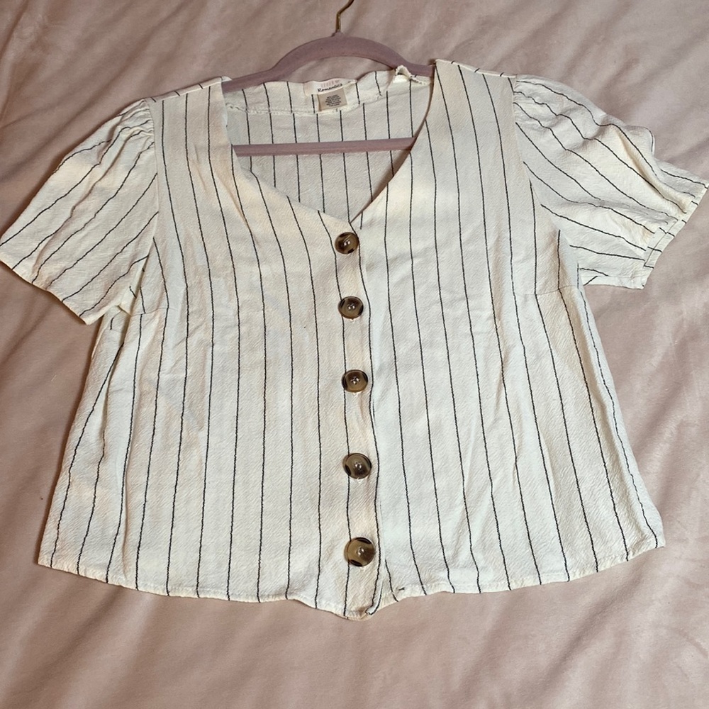 Stripped button top